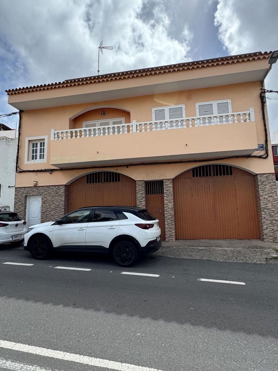 4 bedroom Finca/Country House for sale in Arucas with garage - € 385,000 (Ref: 9895632)