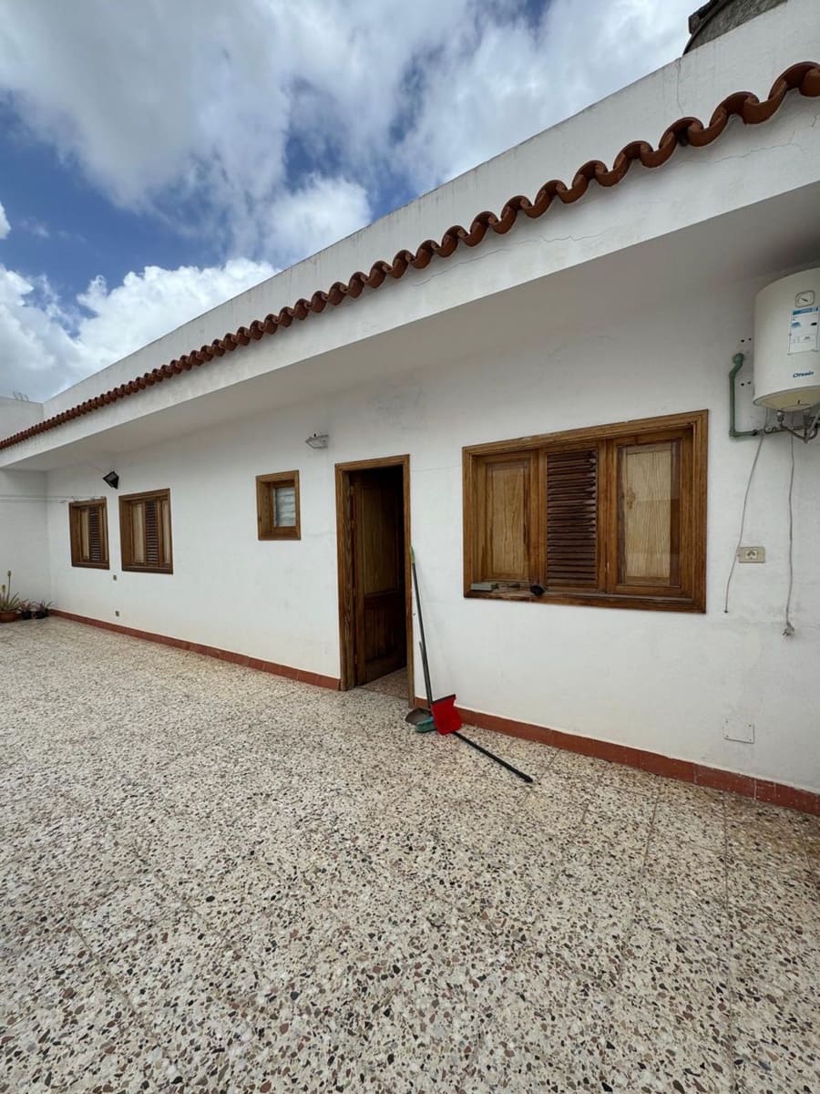 4 bedroom Finca/Country House for sale in Arucas with garage - € 385,000 (Ref: 9895632)