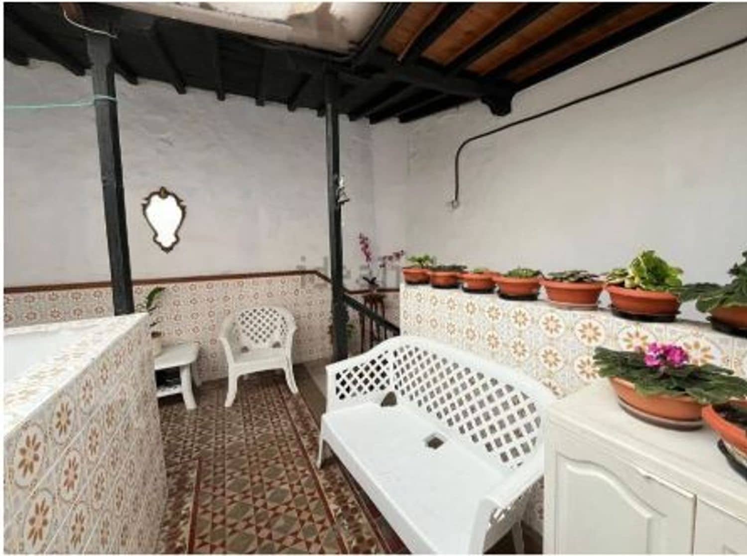 8 bedroom Villa for sale in Arucas with garage - € 390,000 (Ref: 9895633)