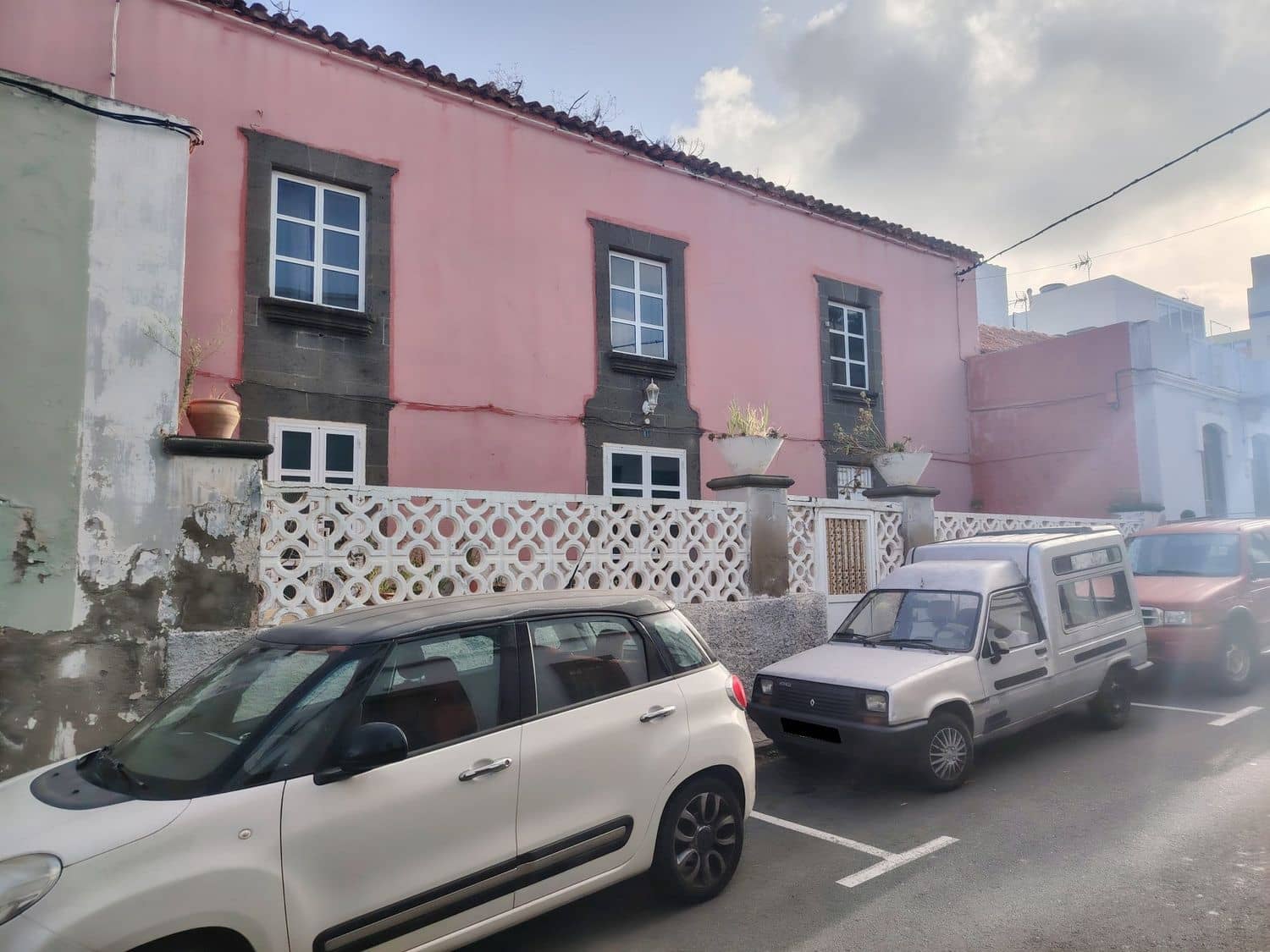 Chalet de 8 habitaciones en Arucas en venta con garaje - 298.500 € (Ref: 9895633)
