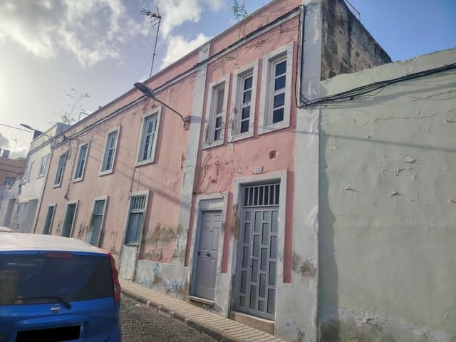 8 bedroom Villa for sale in Arucas with garage - € 298,500 (Ref: 9895633)