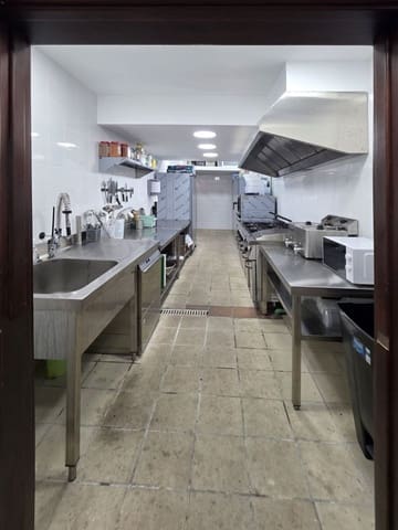 Kaupallinen vuokrattavana paikassa San Bartolomé de Tirajana - 2 700 € (Ref: 9909895)
