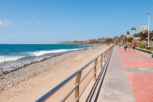 Apartament na sprzedaż w San Agustín, San Bartolomé de Tirajana z basenem garażem - 220 000 € (Ref: 9909896)