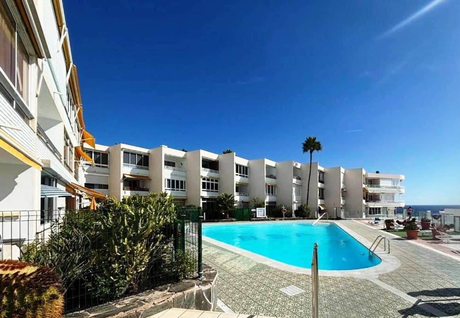 Apartament na sprzedaż w San Bartolome de Tirajana z basenem garażem - 220 000 € (Ref: 9909896)