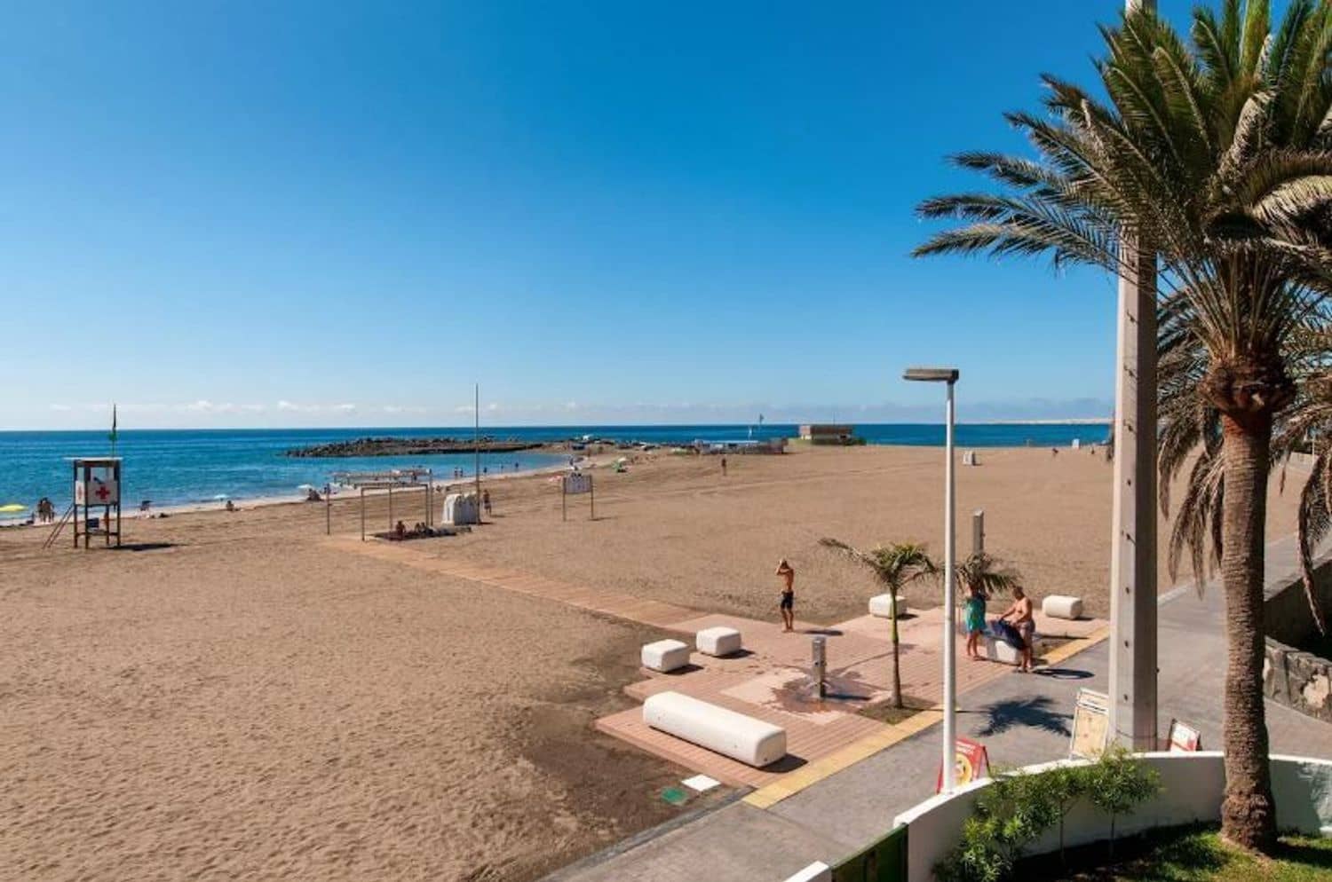 Apartament na sprzedaż w San Bartolome de Tirajana z basenem garażem - 220 000 € (Ref: 9909896)