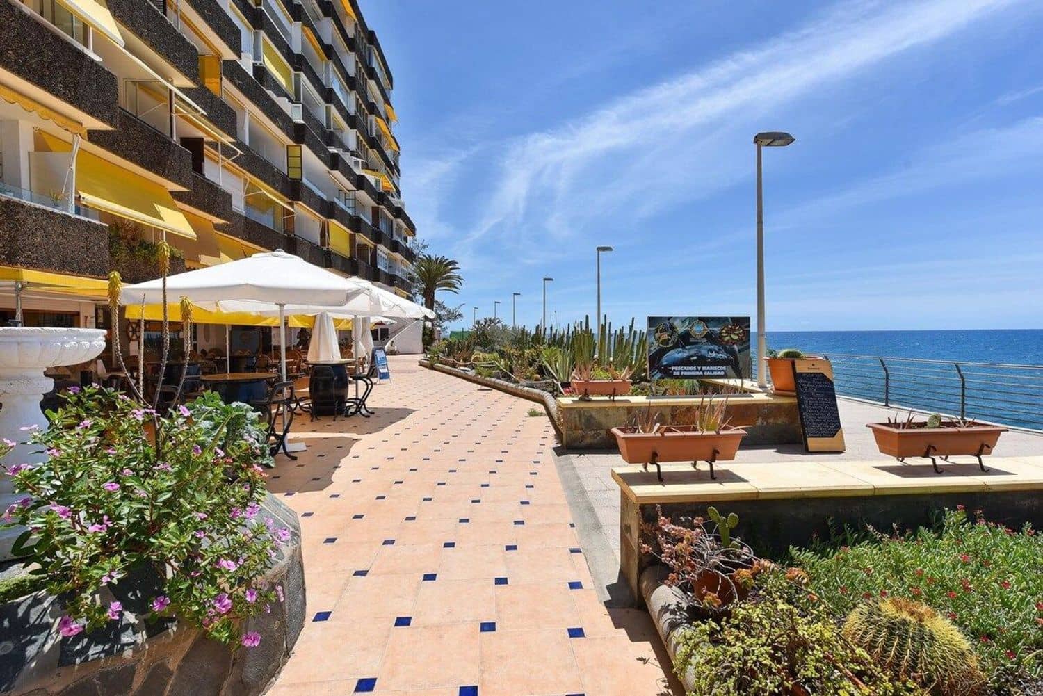 Apartament na sprzedaż w San Bartolome de Tirajana z basenem garażem - 220 000 € (Ref: 9909896)