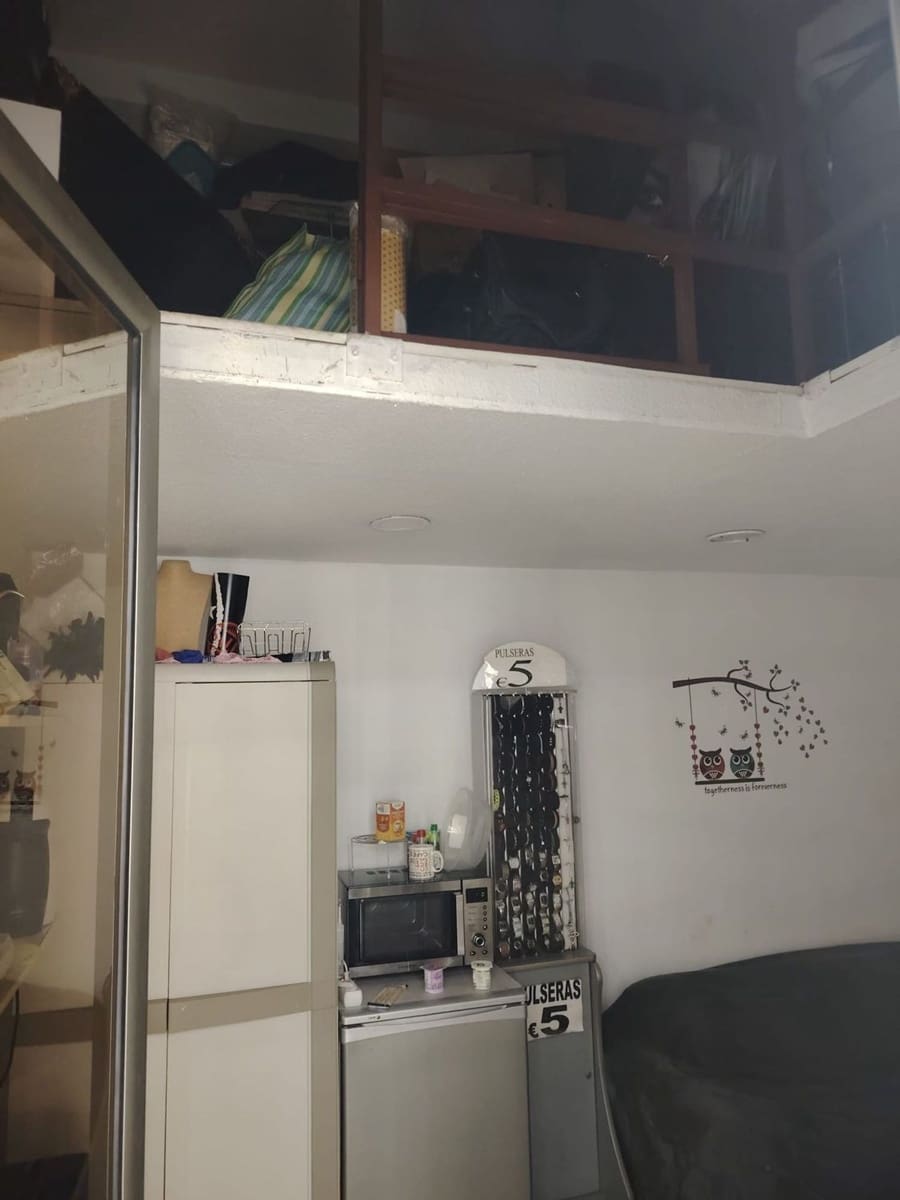 Commercial for rent in Las Palmas de Gran Canaria - € 1,600 (Ref: 9956676)