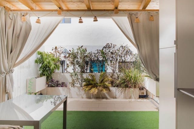 2 makuuhuone Omakotitalo vuokrattavana paikassa Playa del Inglés, San Bartolomé de Tirajana mukana uima-altaan 
autotalli - 1 390 € (Ref: 9984245)