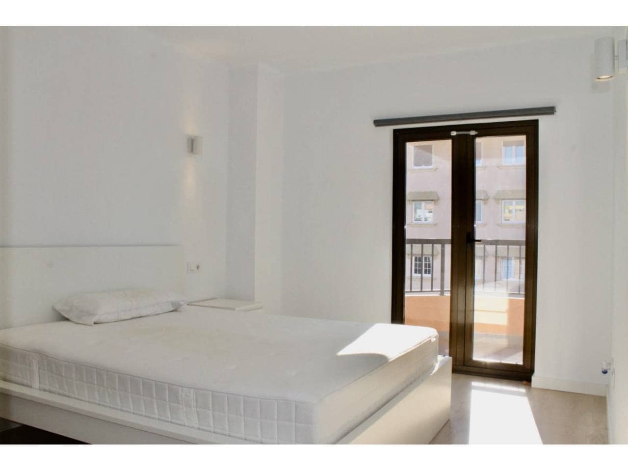 Piso de 3 habitaciones en Palma de Mallorca en alquiler - 2.100 € (Ref: 10023478)