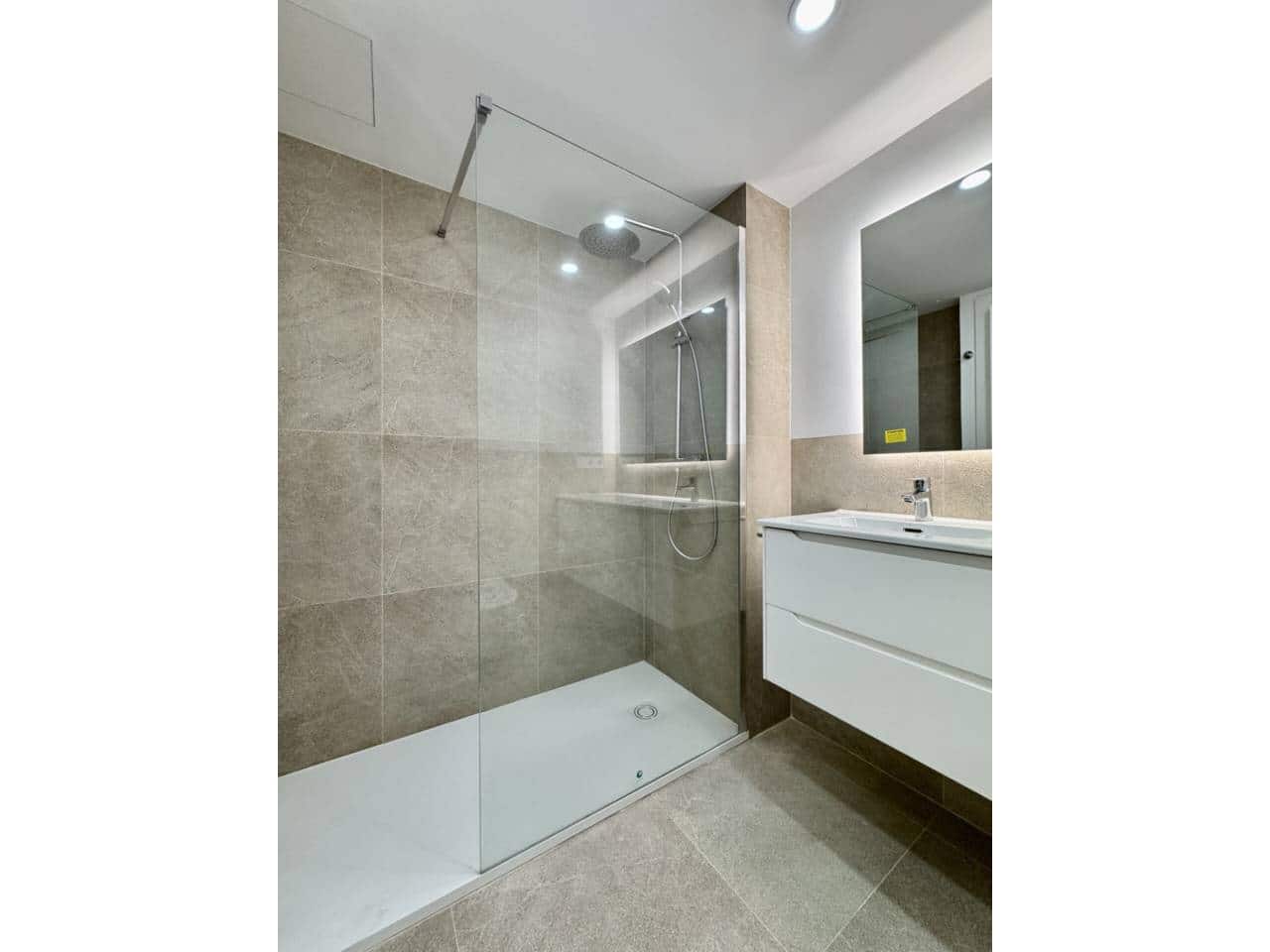 4 slaapkamer Flat te huur in Palma de Mallorca met zwembad garage - € 3.500 (Ref: 10042345)