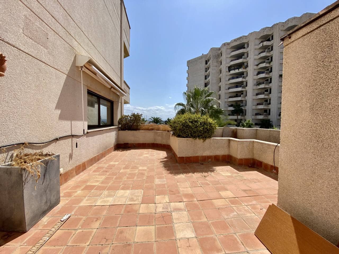 4 slaapkamer Flat te huur in Palma de Mallorca met zwembad garage - € 3.500 (Ref: 10042345)