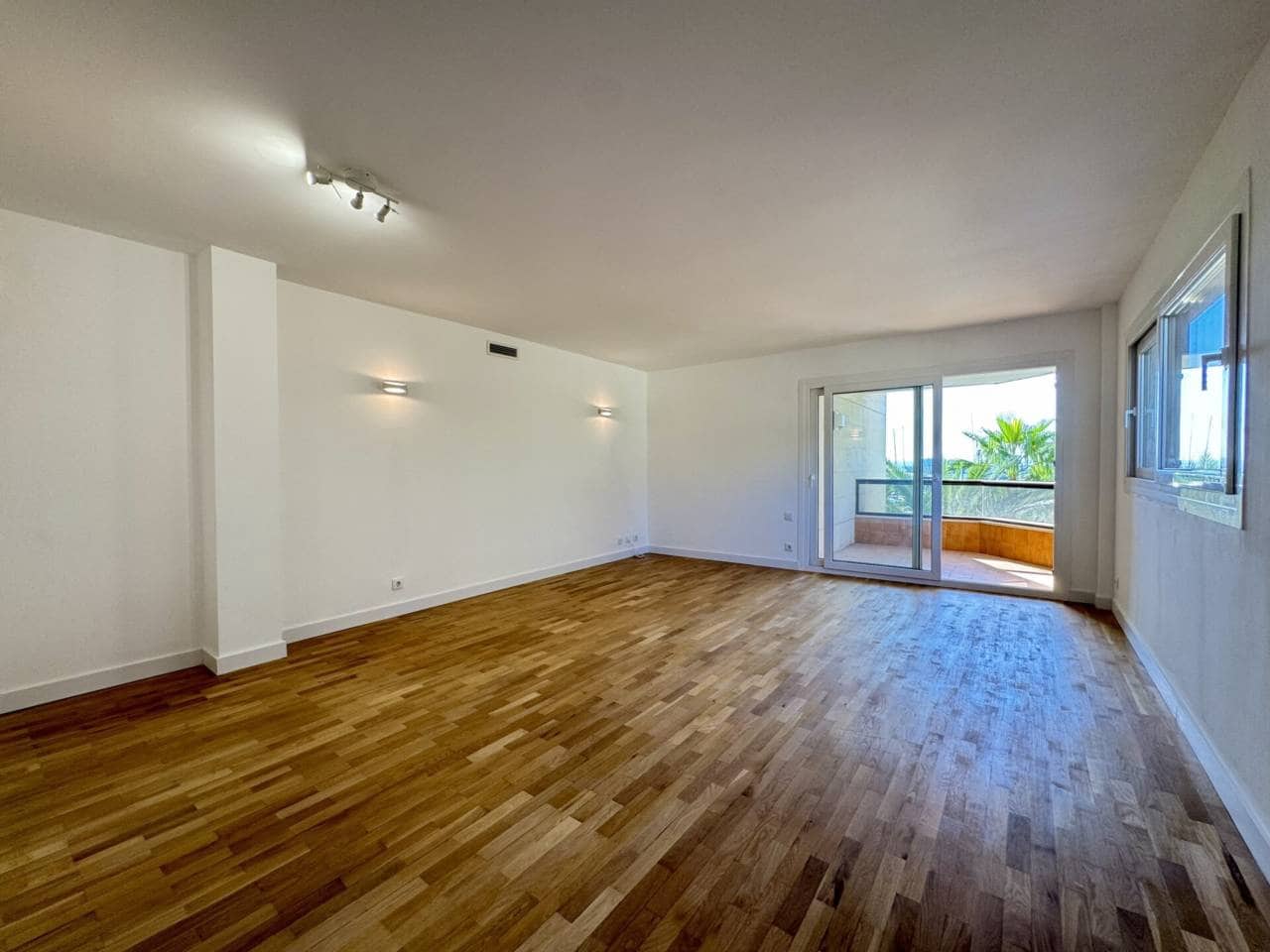 4 slaapkamer Flat te huur in Palma de Mallorca met zwembad garage - € 3.500 (Ref: 10042345)