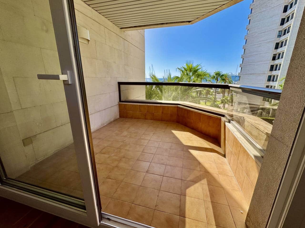 4 slaapkamer Flat te huur in Palma de Mallorca met zwembad garage - € 3.500 (Ref: 10042345)