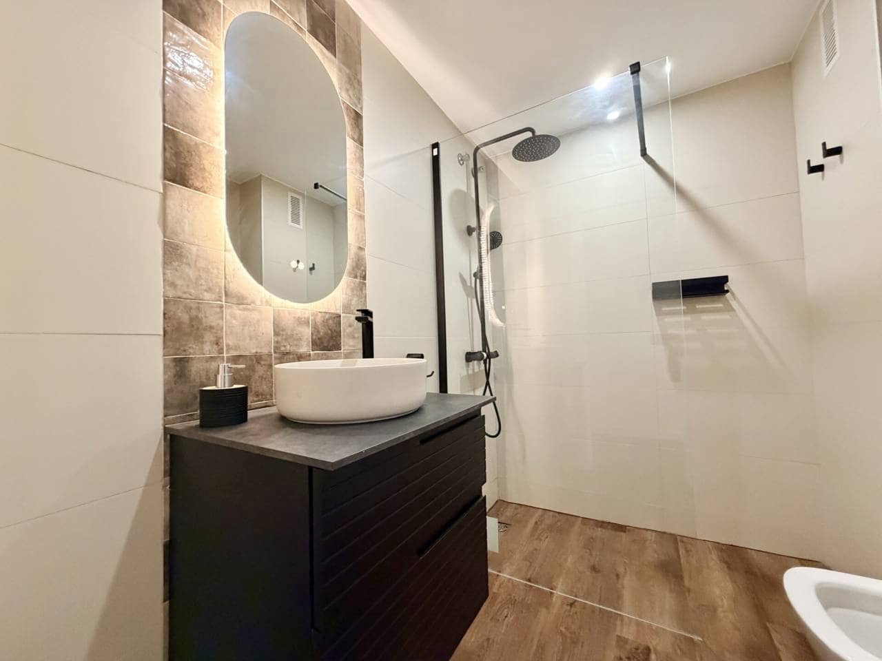 3 slaapkamer Flat te huur in Cala Mayor met zwembad garage - € 2.550 (Ref: 10046656)