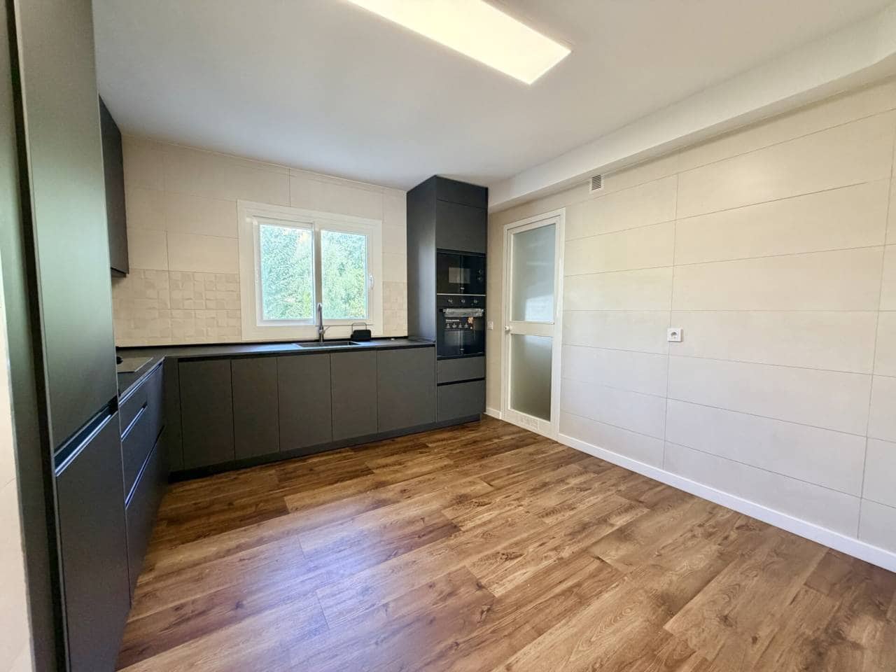 3 slaapkamer Flat te huur in Cala Mayor met zwembad garage - € 2.550 (Ref: 10046656)