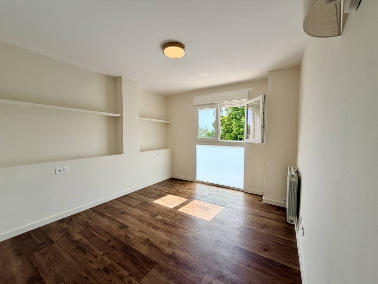 3 slaapkamer Flat te huur in Cala Mayor met zwembad garage - € 2.550 (Ref: 10046656)