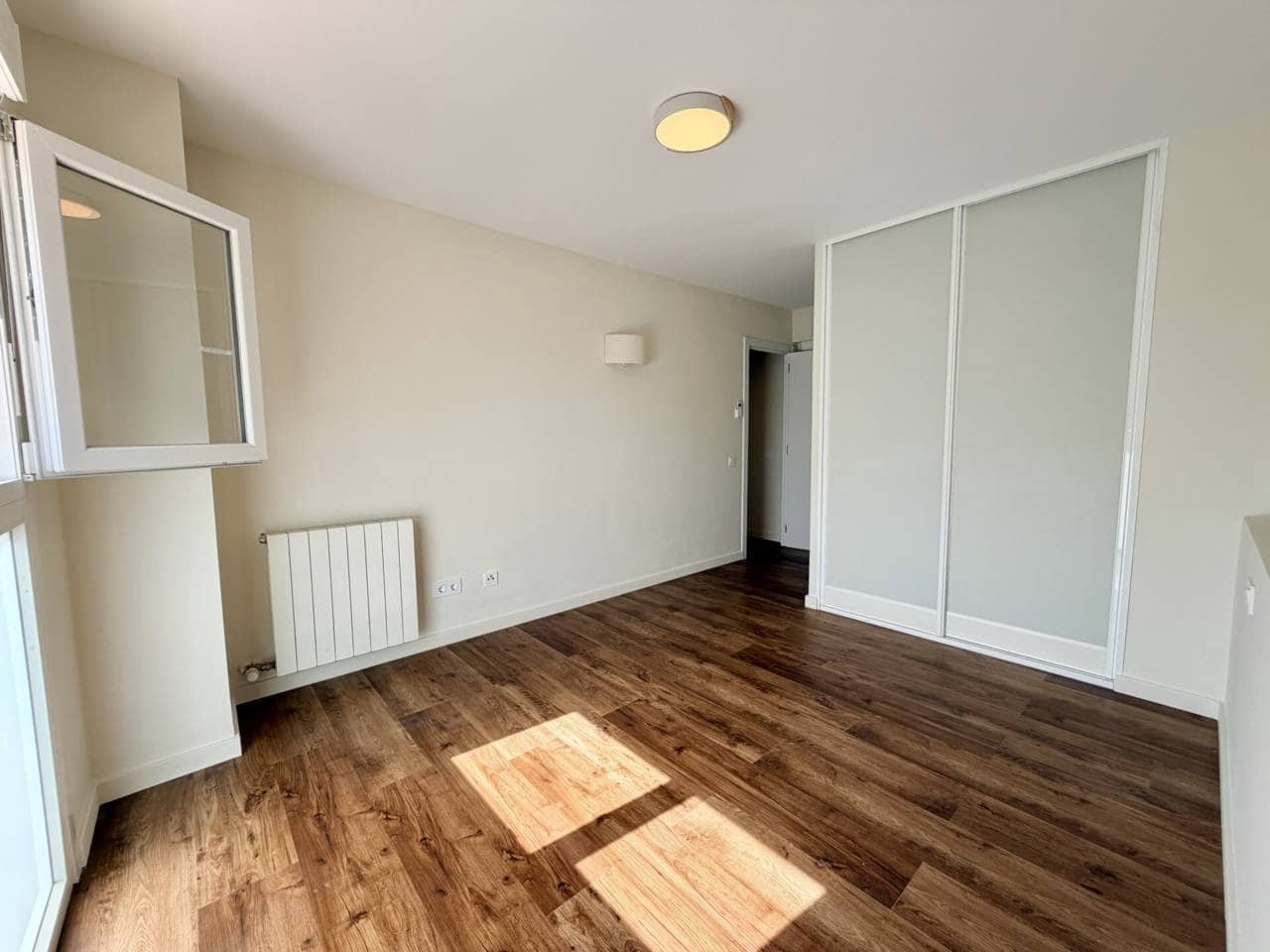 3 slaapkamer Flat te huur in Cala Mayor met zwembad garage - € 2.550 (Ref: 10046656)