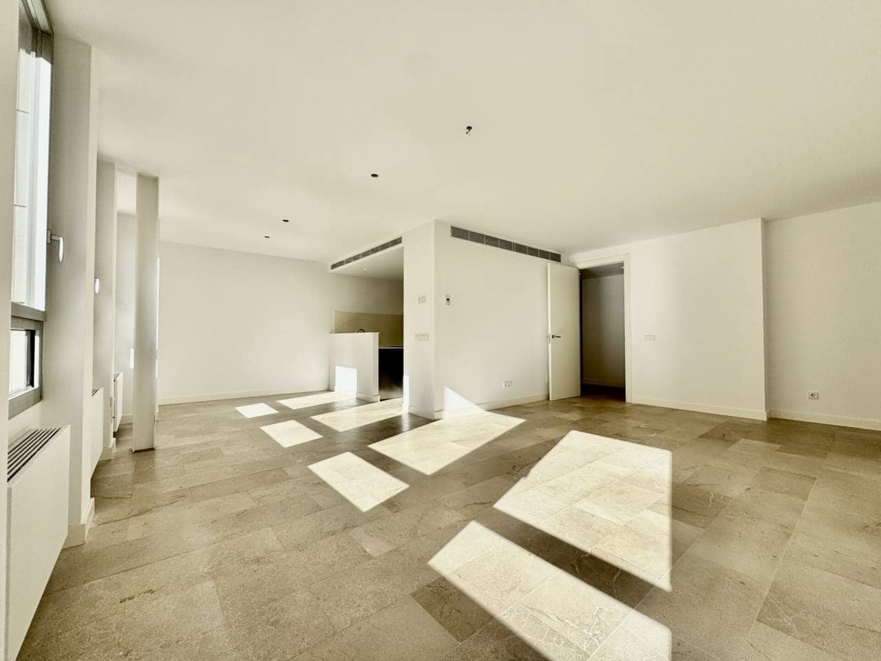 4 bedroom Flat for rent in Palma de Mallorca with garage - € 2,850 (Ref: 10070997)