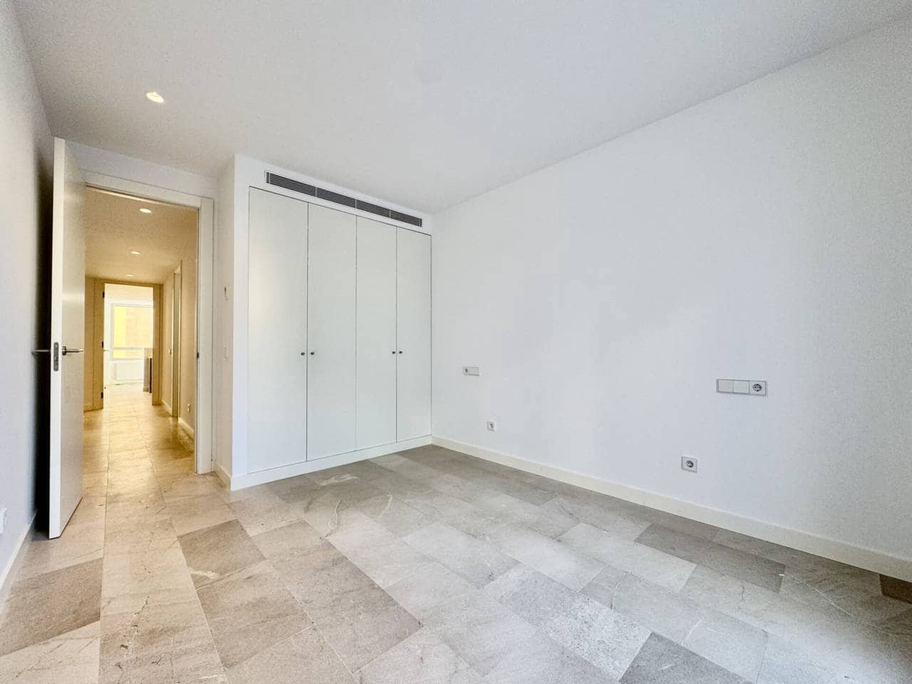 4 bedroom Flat for rent in Palma de Mallorca with garage - € 2,850 (Ref: 10070997)