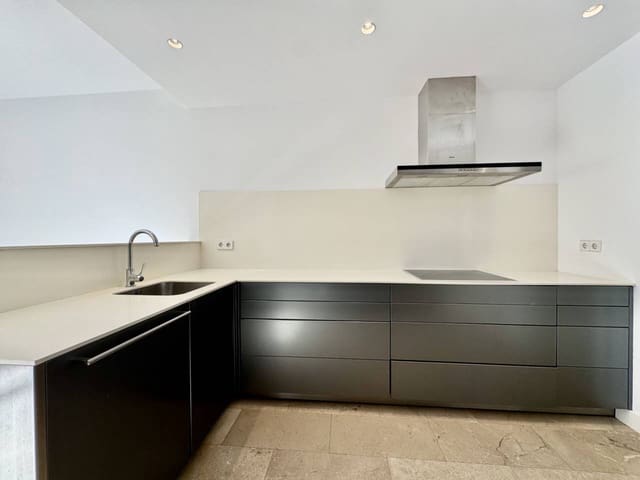 4 sovrum Lägenhet att hyra i Palma de Mallorca med garage - 2 850 € (Ref: 10070997)
