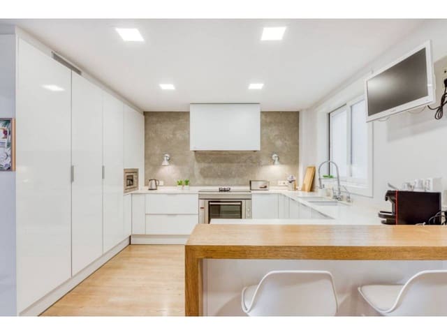 4 slaapkamer Flat te huur in Palma de Mallorca met garage - € 3.500 (Ref: 10164014)