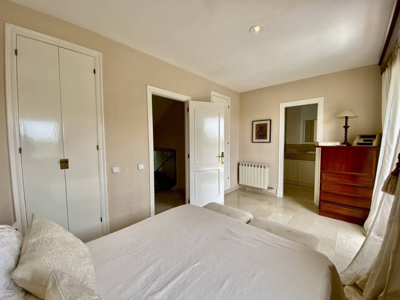 3 quarto Casa em Banda para arrendar em Calvia com piscina garagem - 2 950 € (Ref: 8315801)