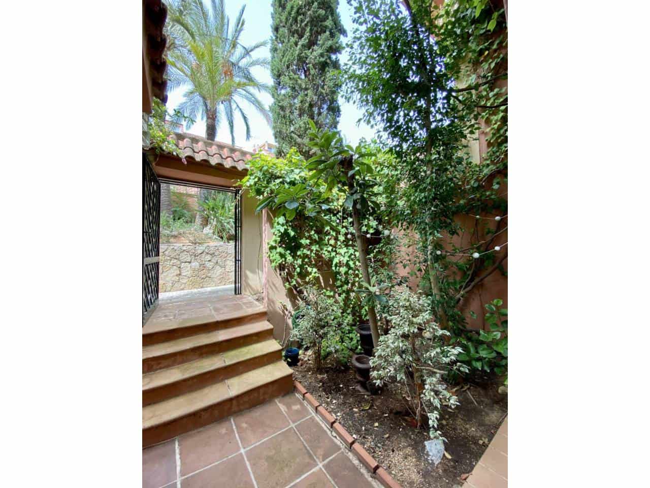 3 quarto Casa em Banda para arrendar em Calvia com piscina garagem - 2 950 € (Ref: 8315801)