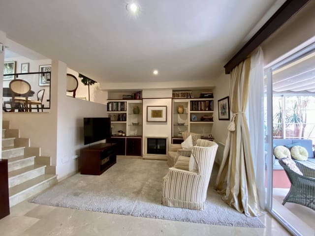 3 quarto Casa em Banda para arrendar em Calvià com piscina garagem - 2 950 € (Ref: 8315801)