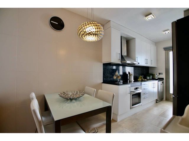 2 makuuhuone Kattohuoneisto vuokrattavana paikassa Palma de Mallorca mukana uima-altaan 
autotalli - 1 950 € (Ref: 8815338)