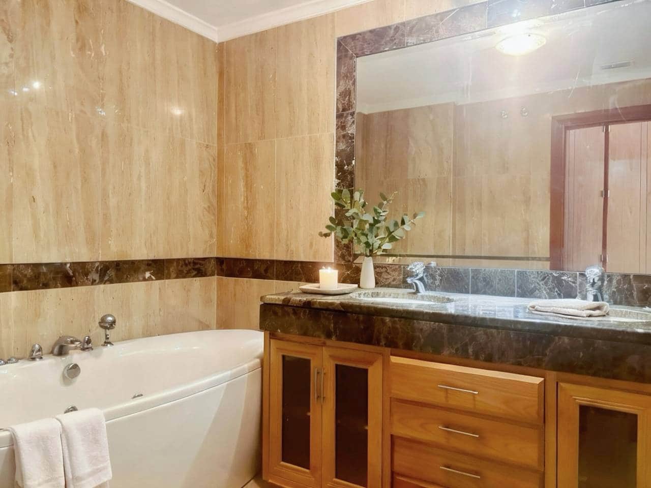 2 soveværelse Lejlighed til leje i Puerto Banus med swimmingpool garage - € 3.900 (Ref: 8874056)