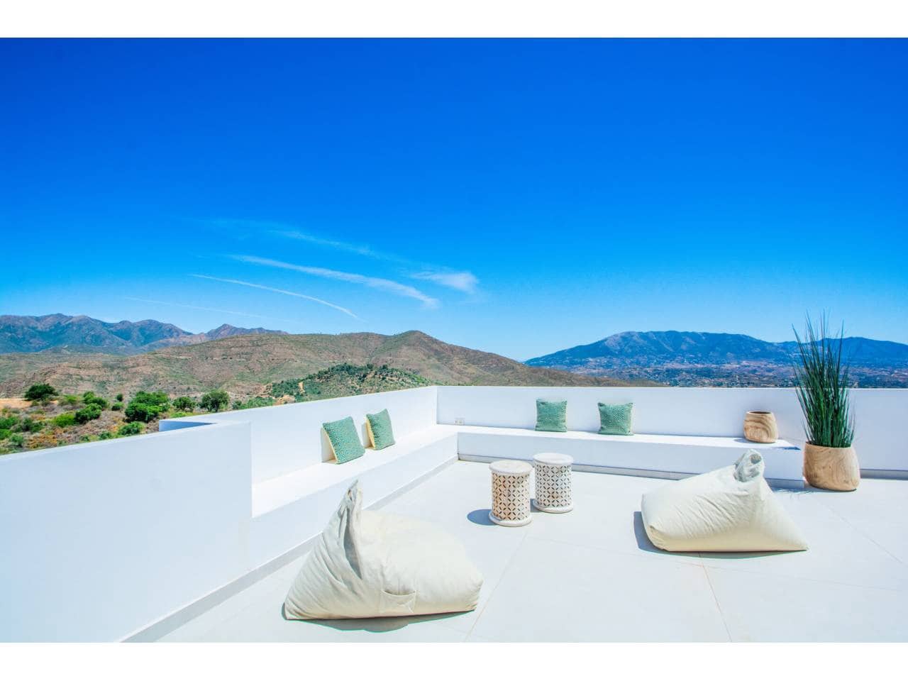 3 sypialnia Willa na sprzedaż w Elviria z basenem garażem - 1 600 000 € (Ref: 9019774)