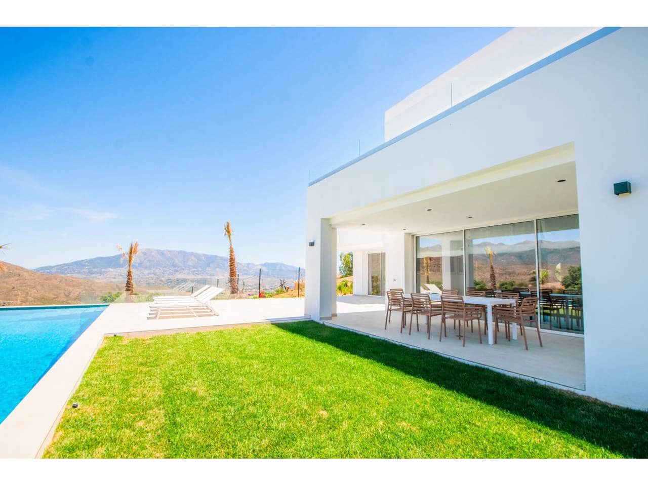 3 sypialnia Willa na sprzedaż w Elviria z basenem garażem - 1 600 000 € (Ref: 9019774)