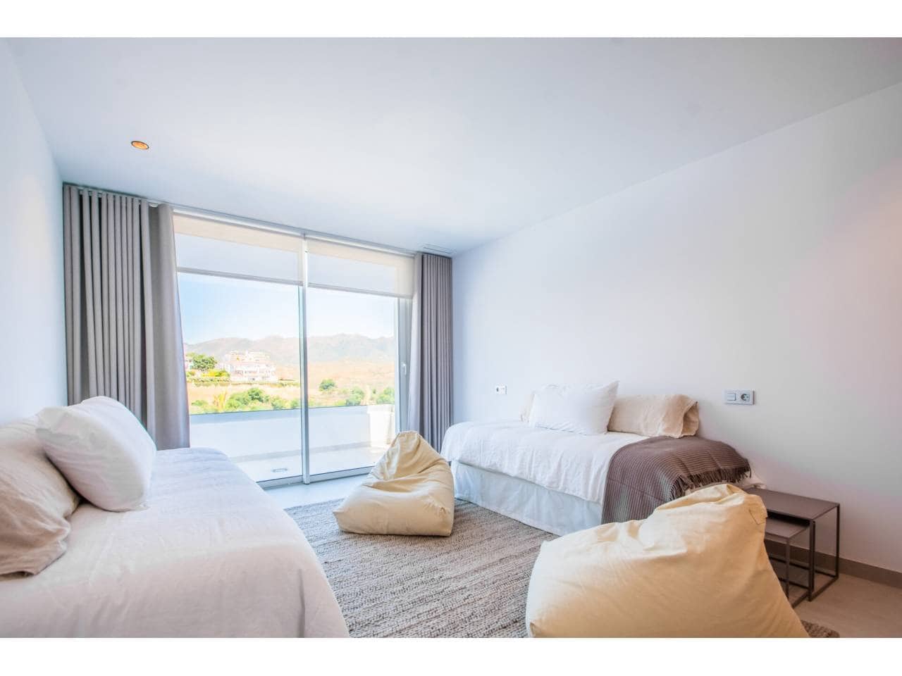 3 sypialnia Willa na sprzedaż w Elviria z basenem garażem - 1 600 000 € (Ref: 9019774)