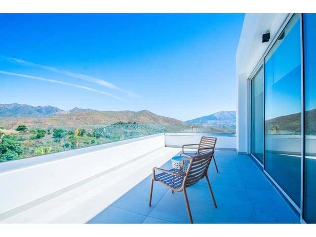 3 sypialnia Willa na sprzedaż w Elviria, Marbella z basenem garażem - 1 600 000 € (Ref: 9019774)