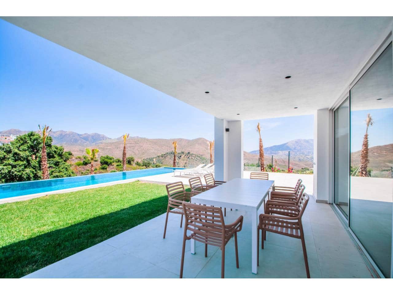 3 sypialnia Willa na sprzedaż w Elviria z basenem garażem - 1 600 000 € (Ref: 9019774)