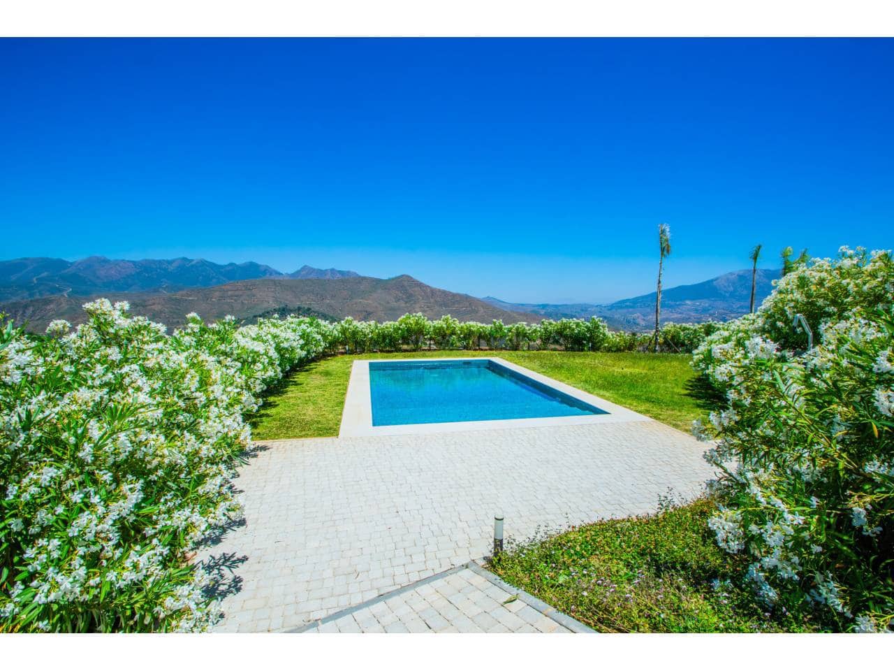 4 soveværelse Villa til salg i Elviria med swimmingpool garage - € 2.195.000 (Ref: 9019777)