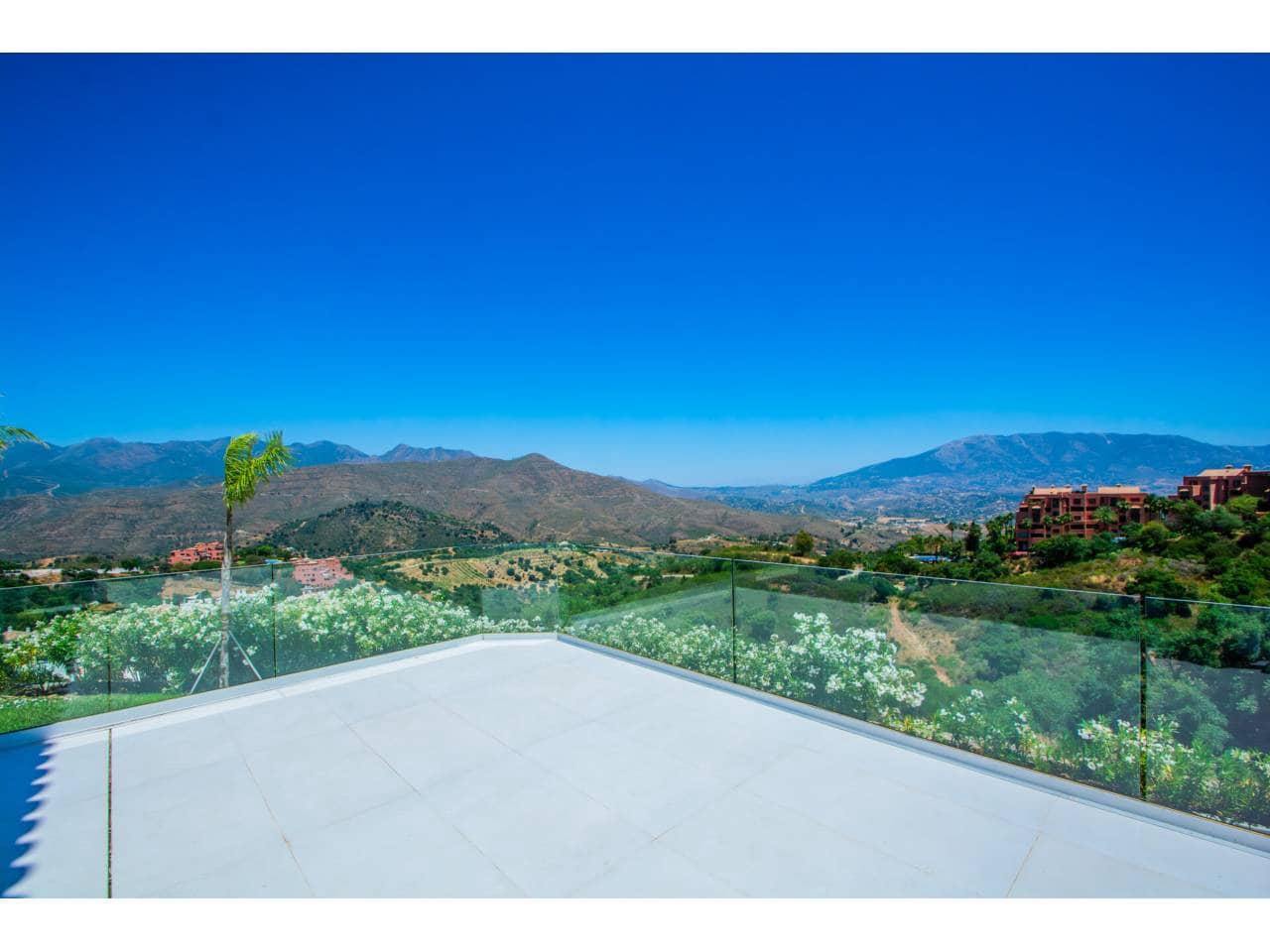 4 soveværelse Villa til salg i Elviria med swimmingpool garage - € 2.195.000 (Ref: 9019777)