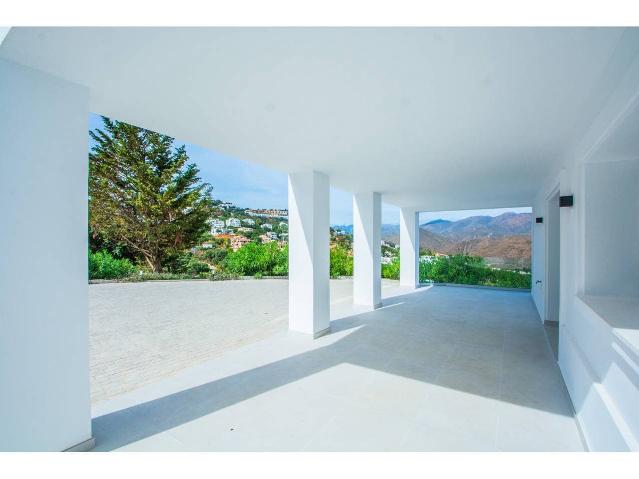 4 soveværelse Villa til salg i Elviria med swimmingpool garage - € 2.195.000 (Ref: 9019777)