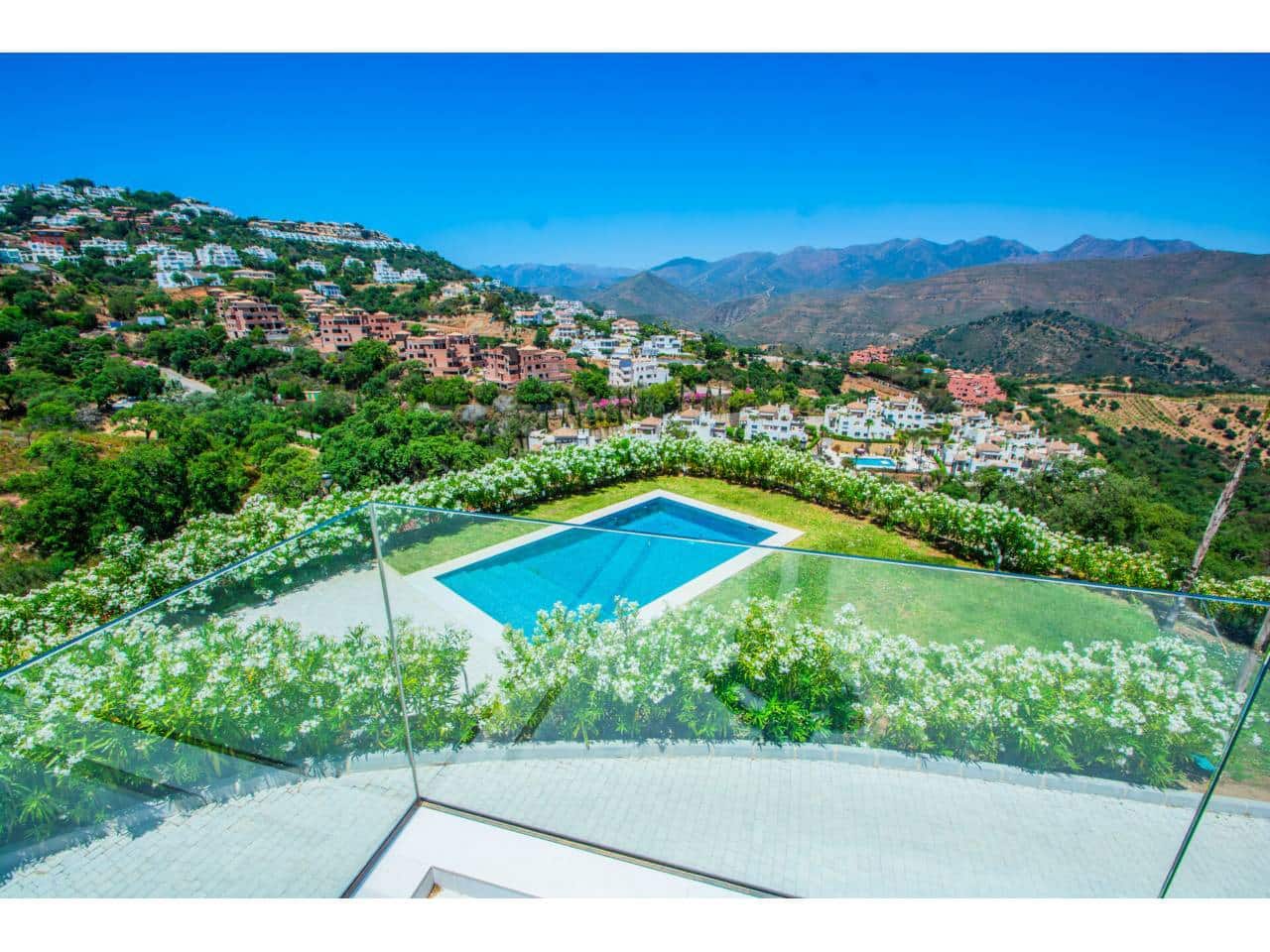 4 soveværelse Villa til salg i Elviria med swimmingpool garage - € 2.195.000 (Ref: 9019777)