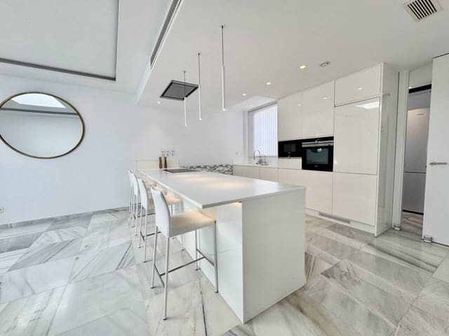 4 makuuhuone Kattohuoneisto vuokrattavana paikassa Palma de Mallorca mukana uima-altaan 
autotalli - 6 500 € (Ref: 9104499)