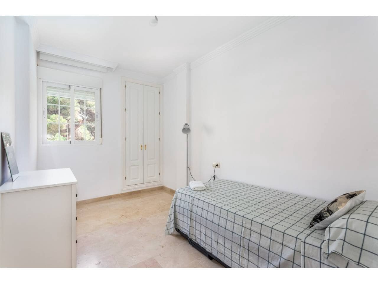 2 bedroom Flat for rent in Elviria with pool garage - € 1,600 (Ref: 9294222)