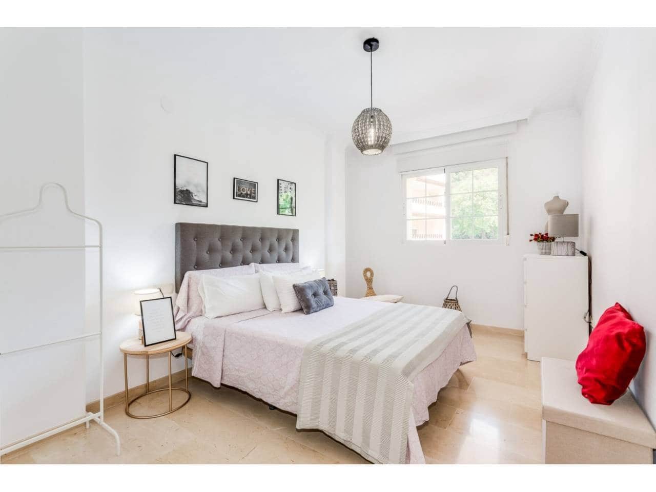 2 bedroom Flat for rent in Elviria with pool garage - € 1,600 (Ref: 9294222)