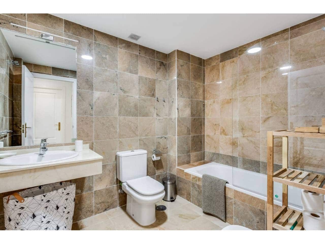 2 bedroom Flat for rent in Elviria with pool garage - € 1,600 (Ref: 9294222)