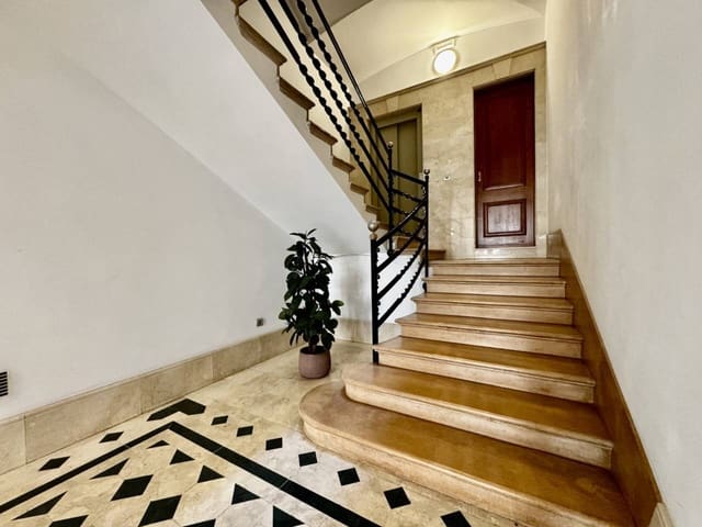 3 bedroom Flat for rent in Plaça dels Patins, Palma de Mallorca - € 1,875 (Ref: 9430751)