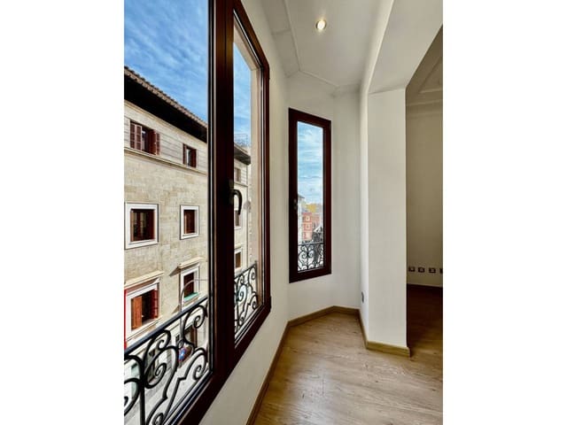 3 bedroom Flat for rent in Plaça dels Patins, Palma de Mallorca - € 1,875 (Ref: 9430751)