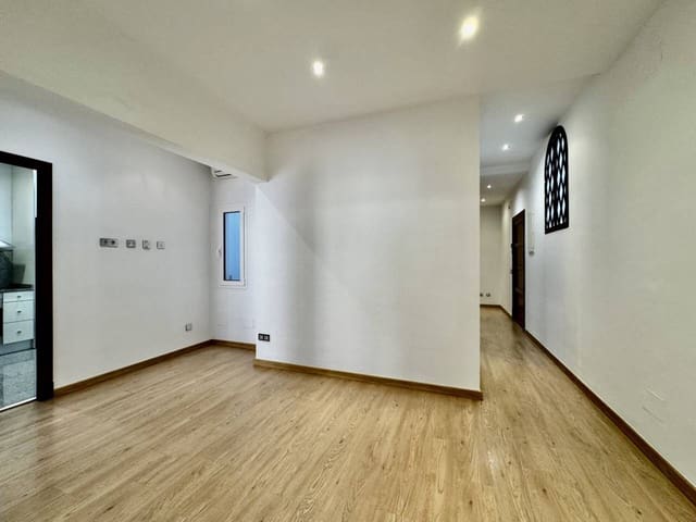 3 bedroom Flat for rent in Plaça dels Patins, Palma de Mallorca - € 1,875 (Ref: 9430751)