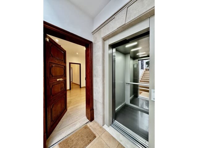 3 bedroom Flat for rent in Plaça dels Patins, Palma de Mallorca - € 1,875 (Ref: 9430751)