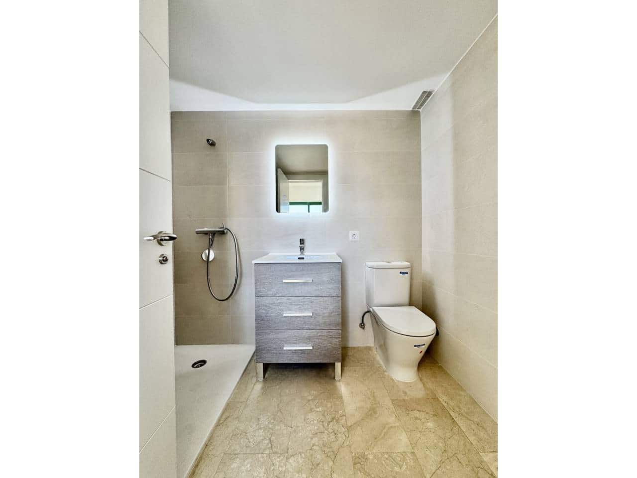 2 bedroom Flat for rent in Es Camp De Mar / El Camp De Mar with pool - € 2,200 (Ref: 9481691)