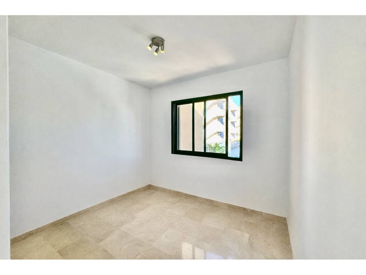 2 bedroom Flat for rent in Es Camp De Mar / El Camp De Mar with pool - € 2,200 (Ref: 9481691)