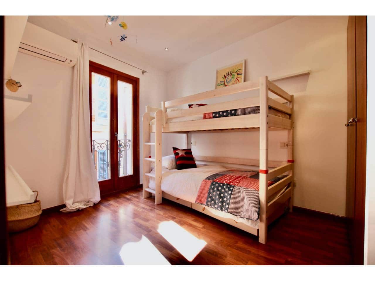 3 slaapkamer Flat te huur in Palma de Mallorca - € 1.750 (Ref: 9508102)